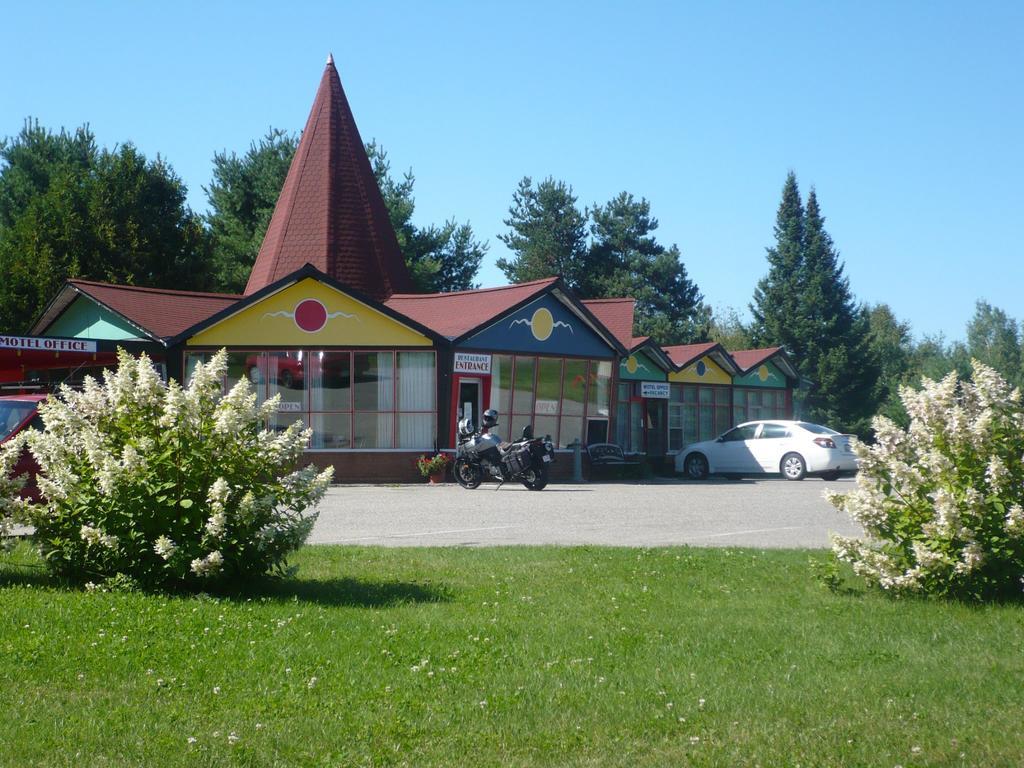 Red Top Motor Inn Iron Bridge Dış mekan fotoğraf