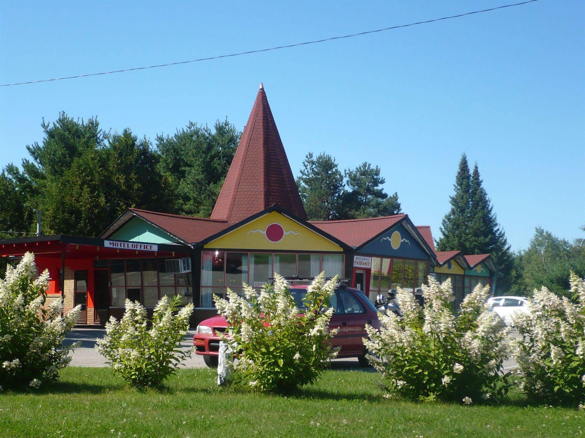 Red Top Motor Inn Iron Bridge Dış mekan fotoğraf