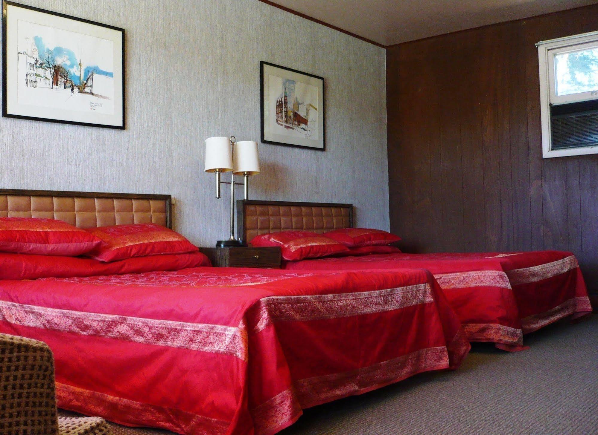 Red Top Motor Inn Iron Bridge Dış mekan fotoğraf